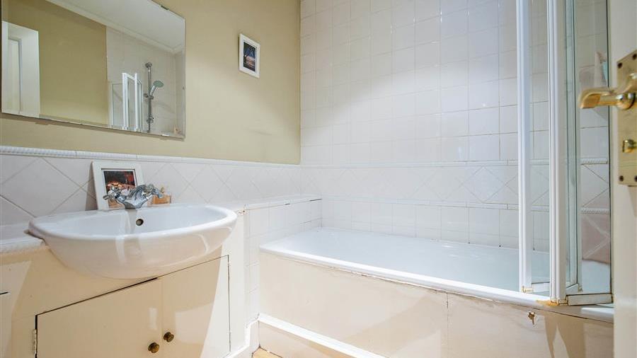 En-Suite Bathroom
