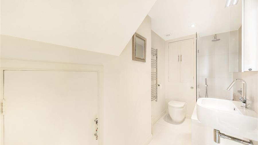 En-Suite Bathroom