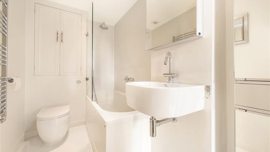 En-Suite Bathroom