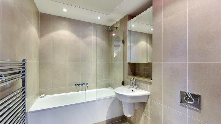 En-Suite Bathroom