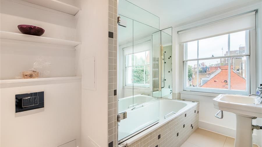 En-Suite Bathroom