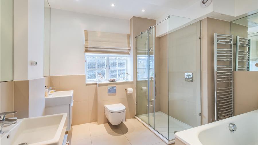 En-Suite Bathroom