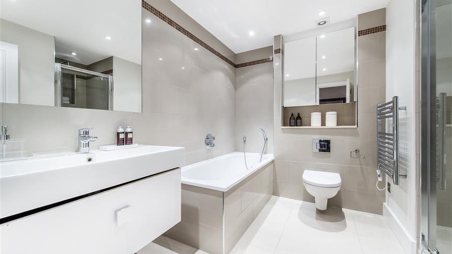 En-Suite Bathroom