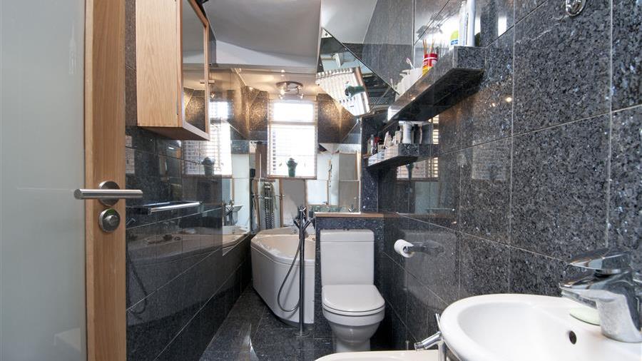 En-Suite Bathroom