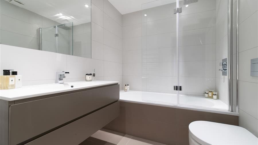 En-Suite Bathroom