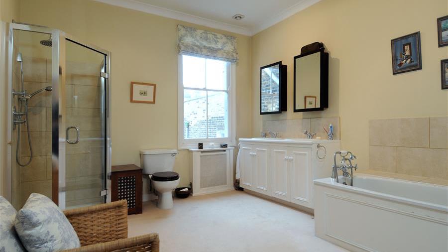 En-Suite Bathroom