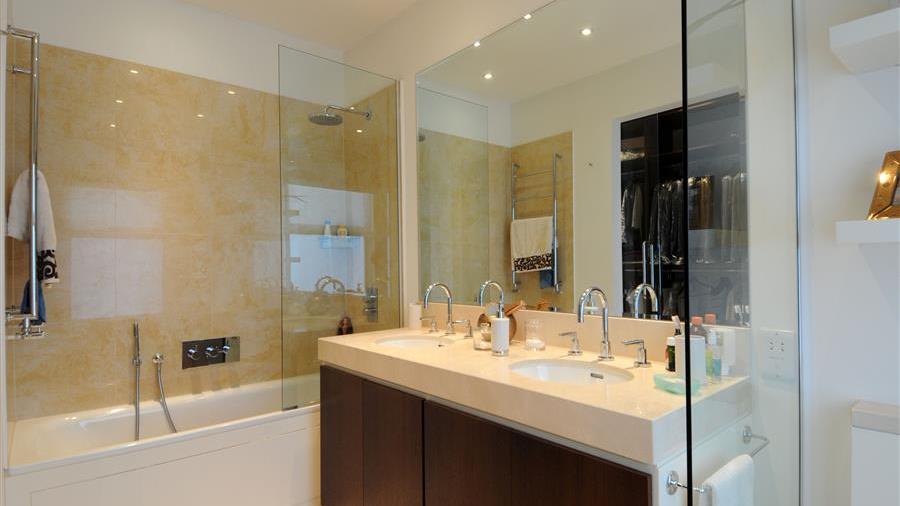 En-Suite Bathroom