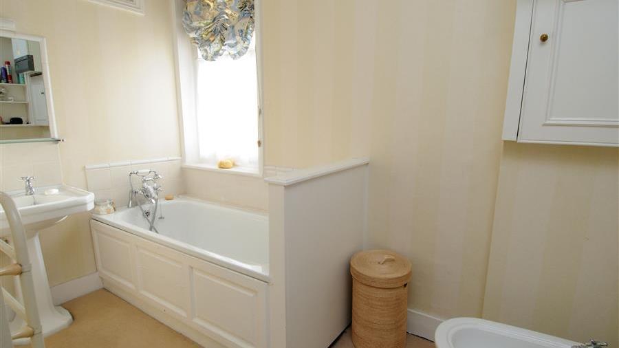 En-Suite Bathroom