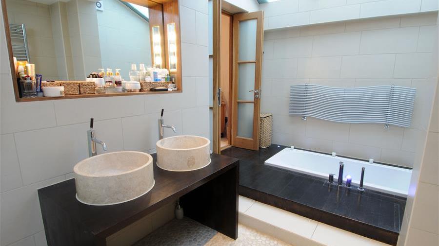 En-Suite Bathroom