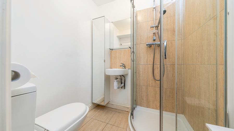 En-Suite Bathroom