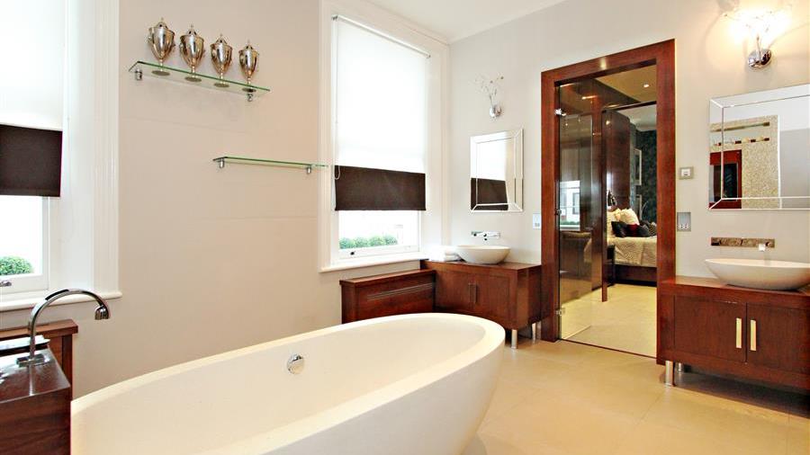 En-Suite Bathroom