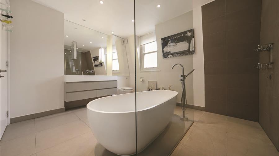 En-Suite Bathroom