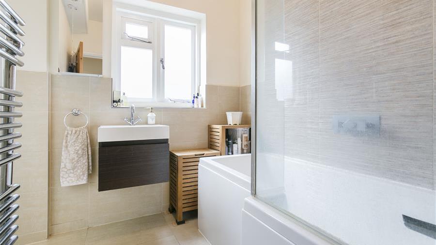 En-Suite Bathroom