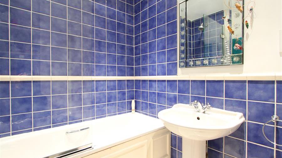 En-Suite Bathroom