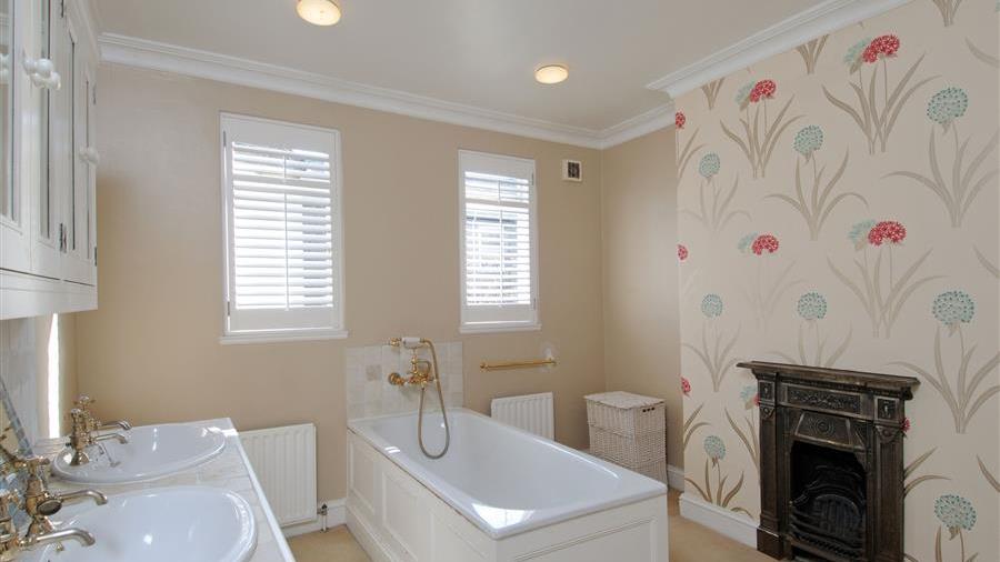 En-Suite Bathroom