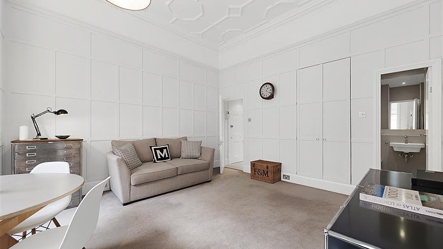 Studio Room