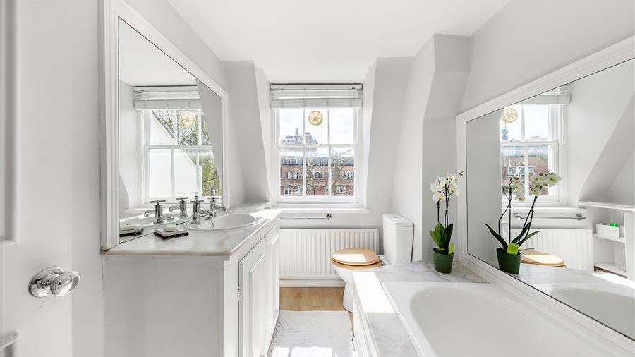 En-Suite Bathroom