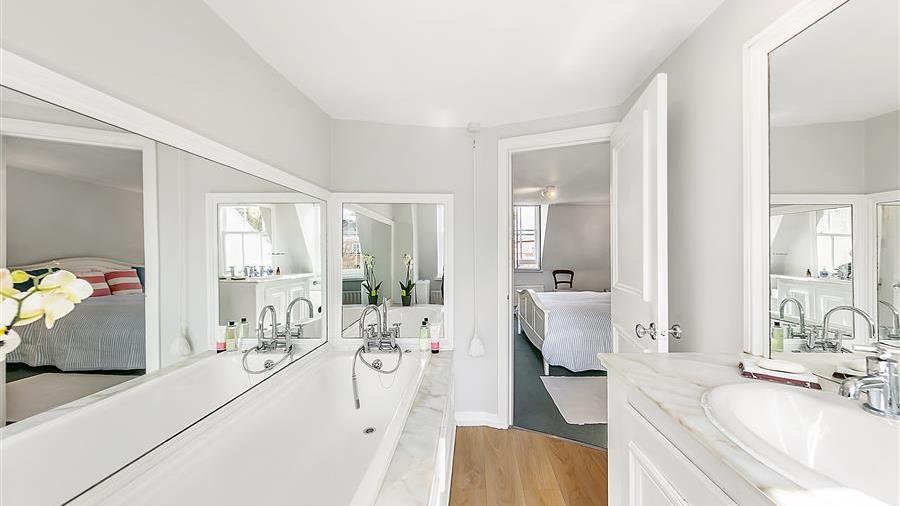En-Suite Bathroom