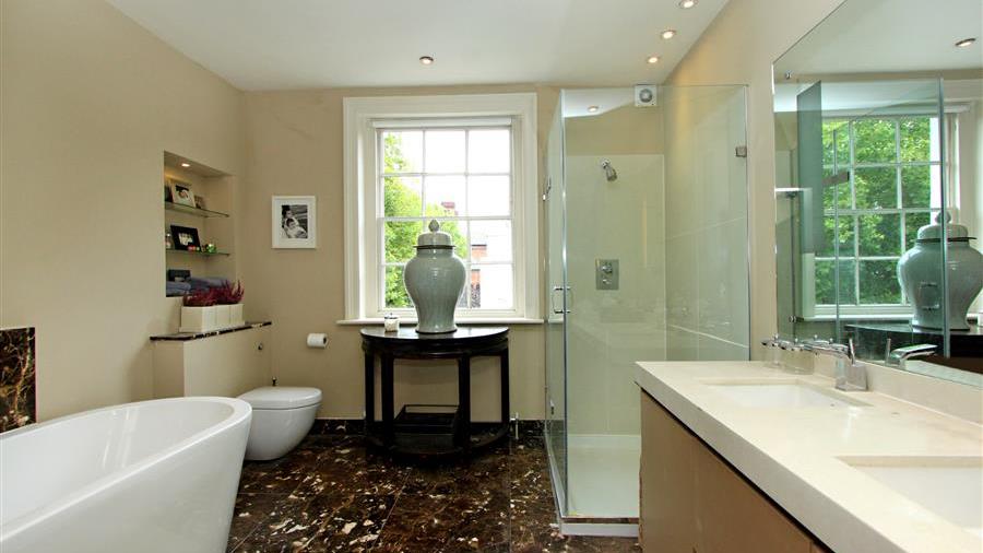 En-Suite Bathroom