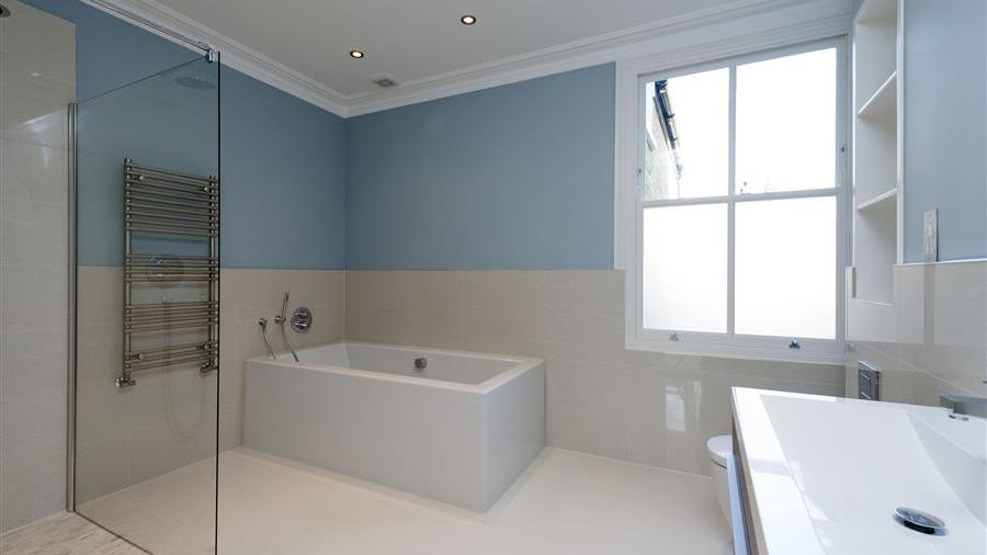 En-Suite Bathroom