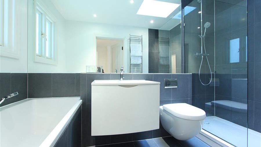 En-Suite Bathroom