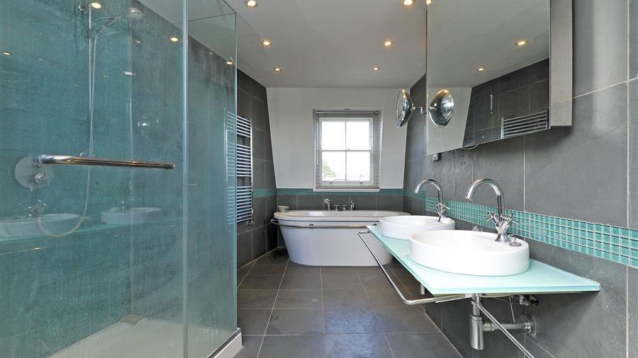 En-Suite Bathroom