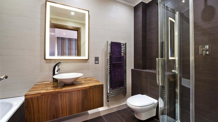 En-Suite Bathroom
