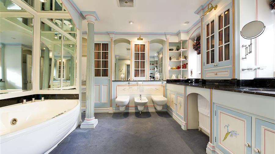En-Suite Bathroom