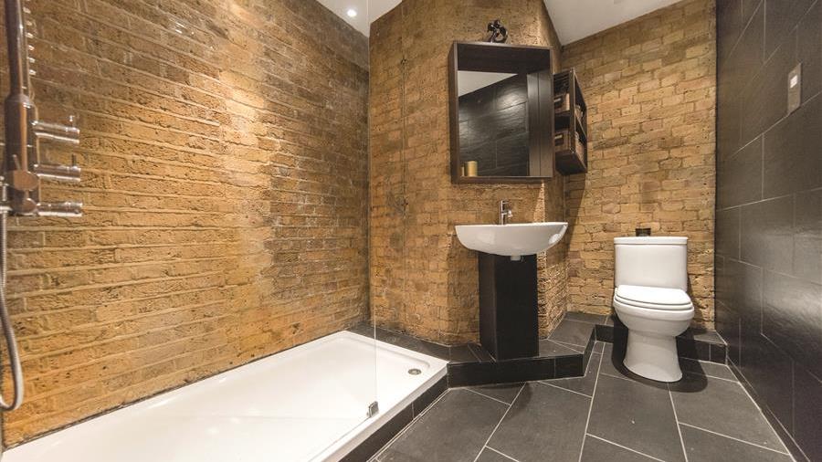En-Suite Bathroom