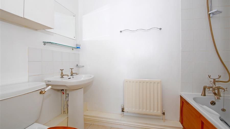 En-Suite Bathroom