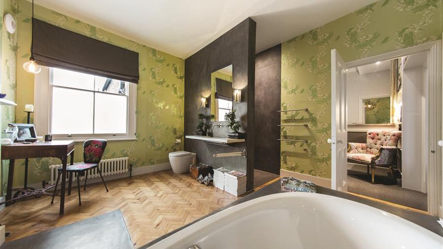 En-Suite Bathroom