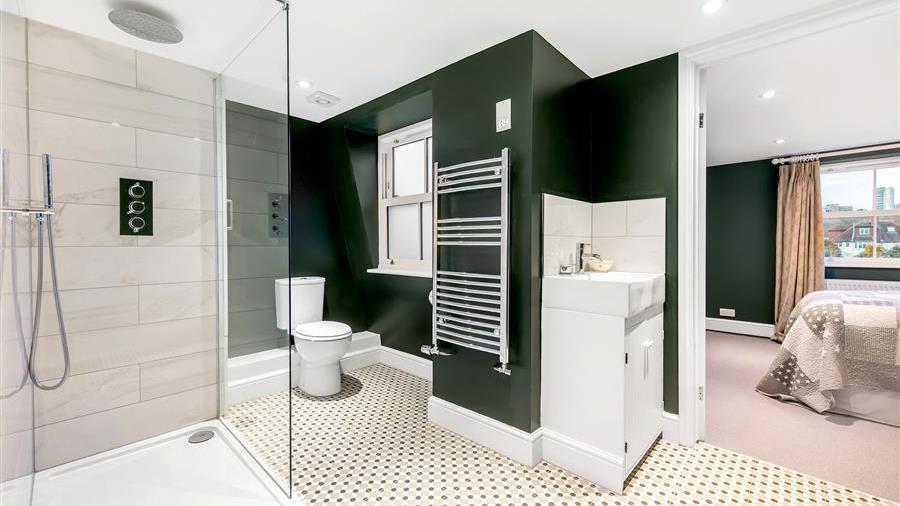 En-Suite Bathroom