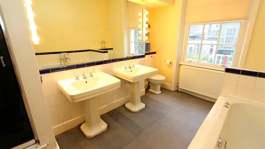 En-Suite Bathroom