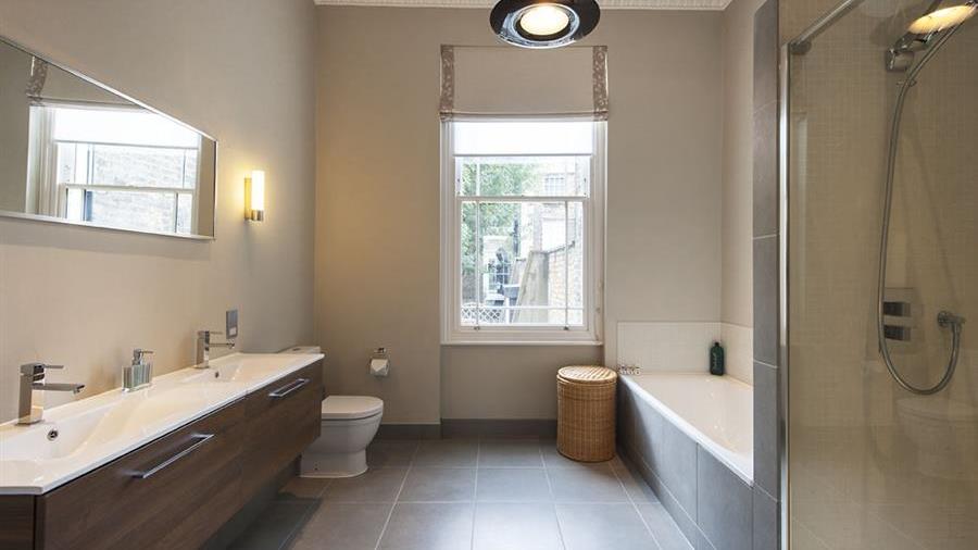 En-Suite Bathroom