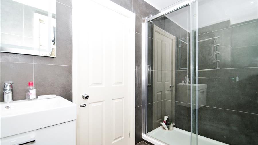 En-Suite Bathroom