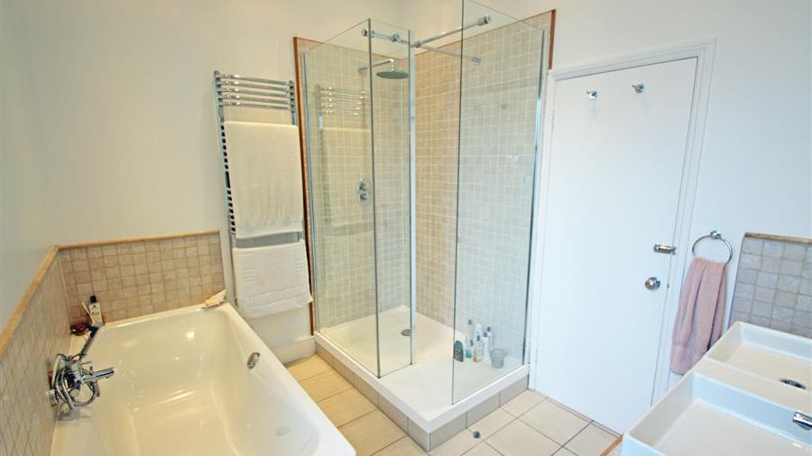 En-Suite Bathroom