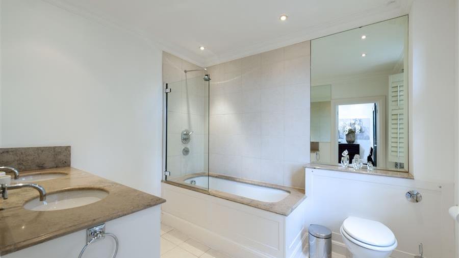 En-Suite Bathroom