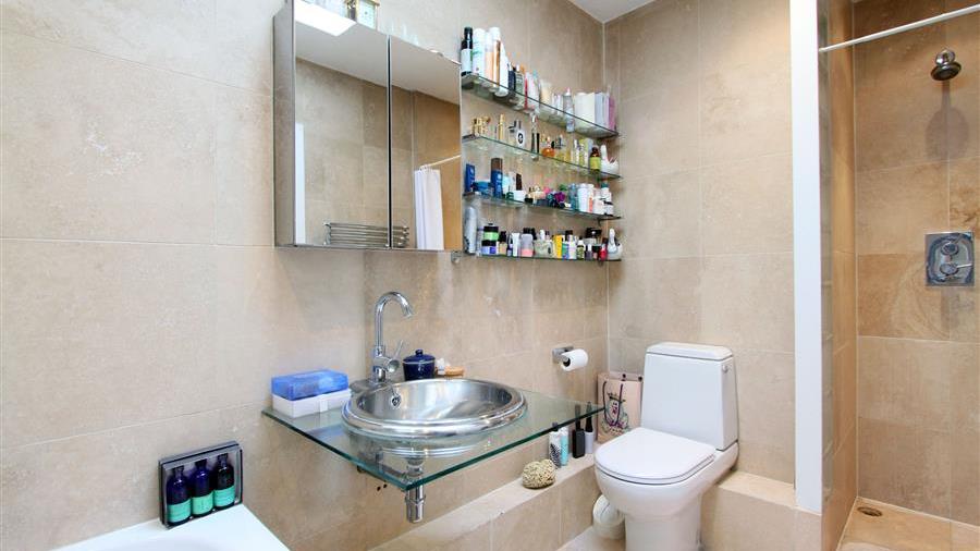 En-Suite Bathroom