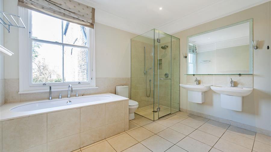 En-Suite Bathroom