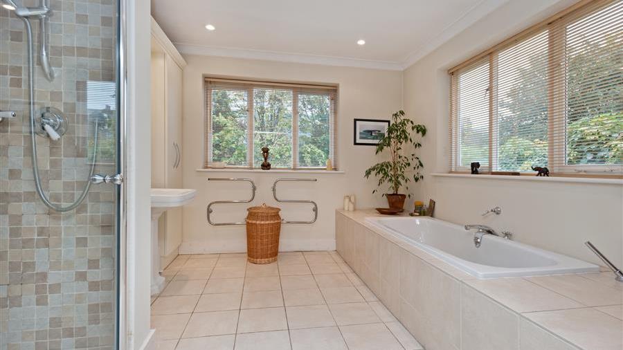 En-Suite Bathroom