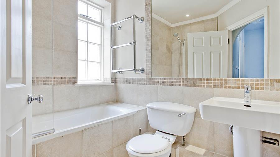 En-Suite Bathroom