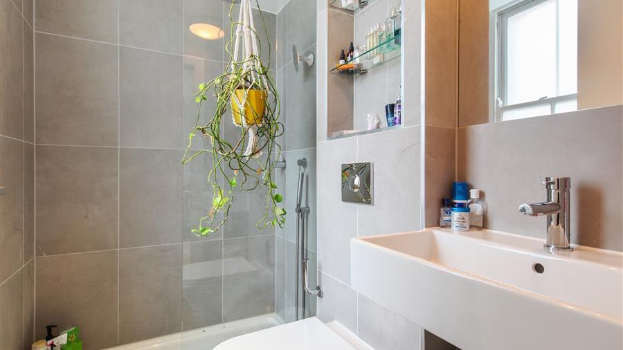 En-Suite Bathroom