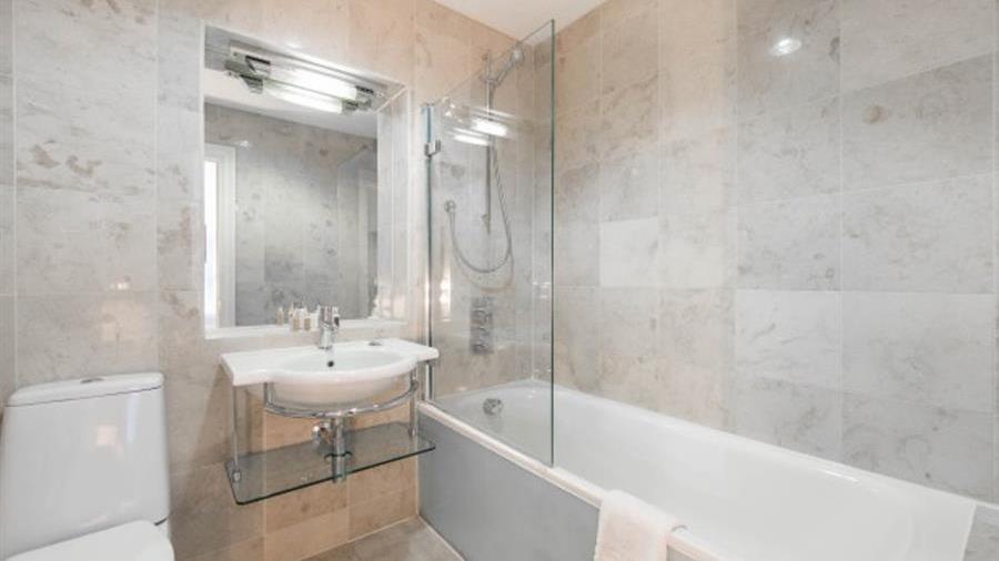 En-Suite Bathroom