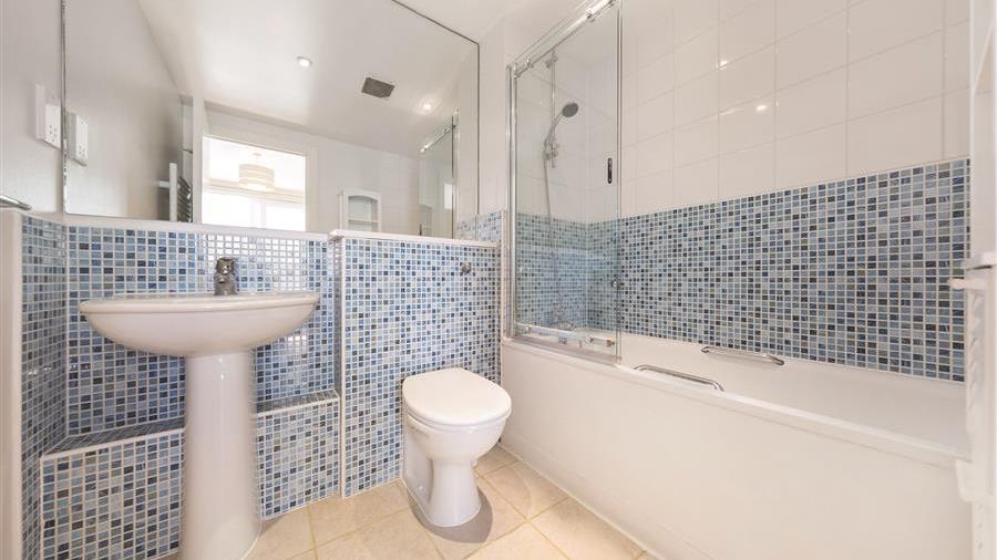 En-Suite Bathroom