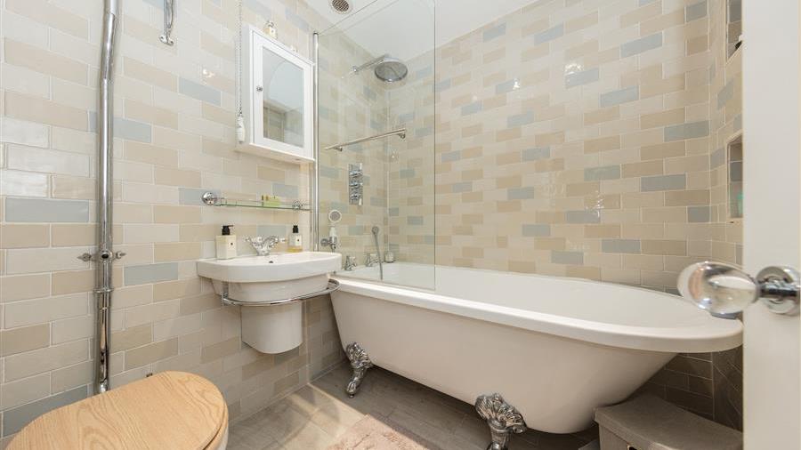 En-Suite Bathroom