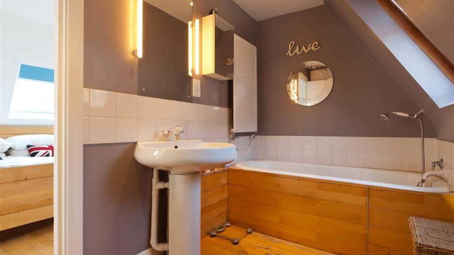 En-Suite Bathroom