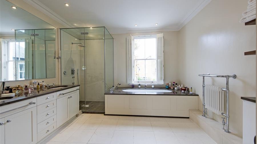 En-Suite Bathroom