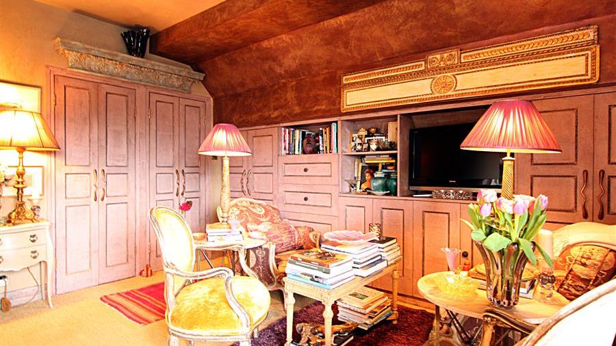 Studio Room