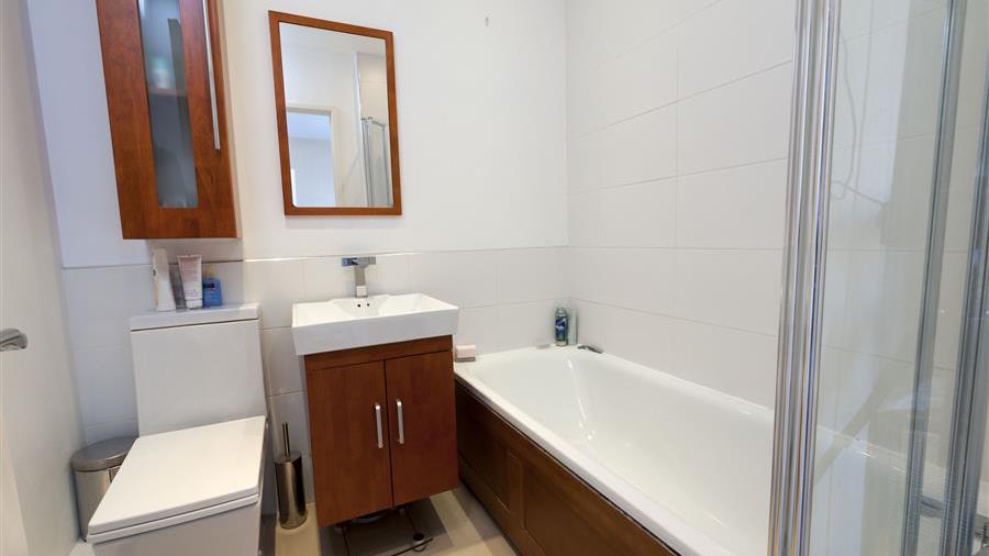 En-Suite Bathroom