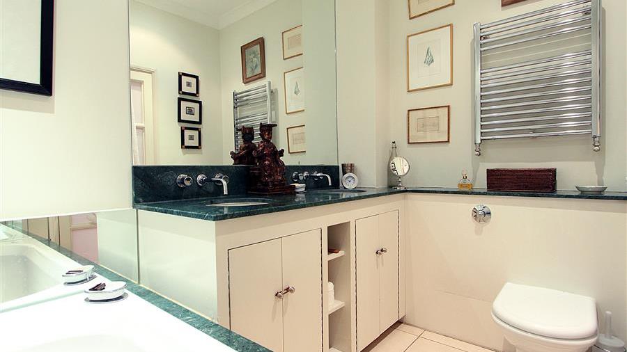 En-Suite Bathroom